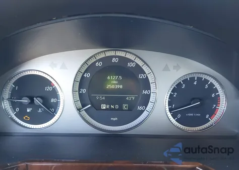 2010 Mercedes-Benz Glk 350 4Matic z USA, uszkodzony, nr VIN WDCGG8HB0AF392839